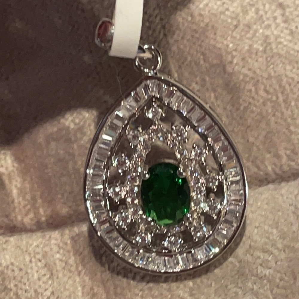 925 Sterling Silver CZ Diamond  & Emerald Green Cz Pendant NWOTS